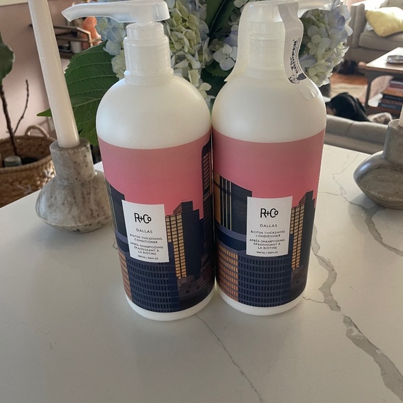 R + Co Dallas Thickening Conditioner - Picture 1 of 3